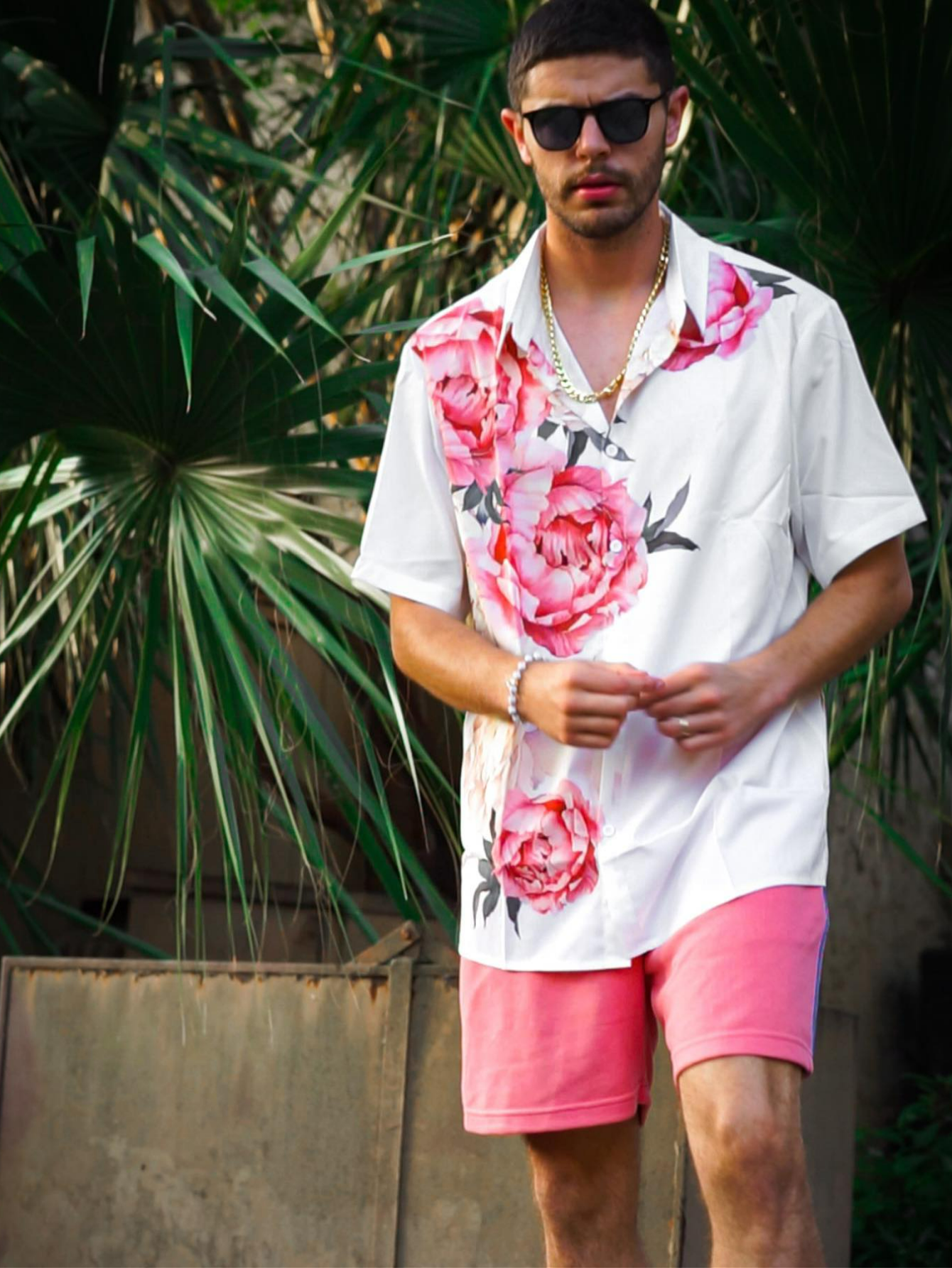 Camisa de botão de manga curta com estampa floral rosa florescente para homens e mulheres